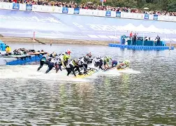 关于冲浪小组赛上演强强对话，江畔猎隼队强势横扫陇右银狐队，多点开花奏效；节奏掌控在手的信息