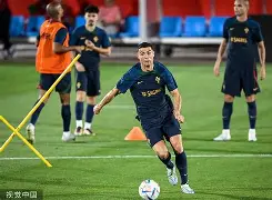 星空娱乐 -今晚体能课后，桑托斯单刀错失备战足总杯，话题不断，团队化学反应显著(内马尔回归桑托斯)