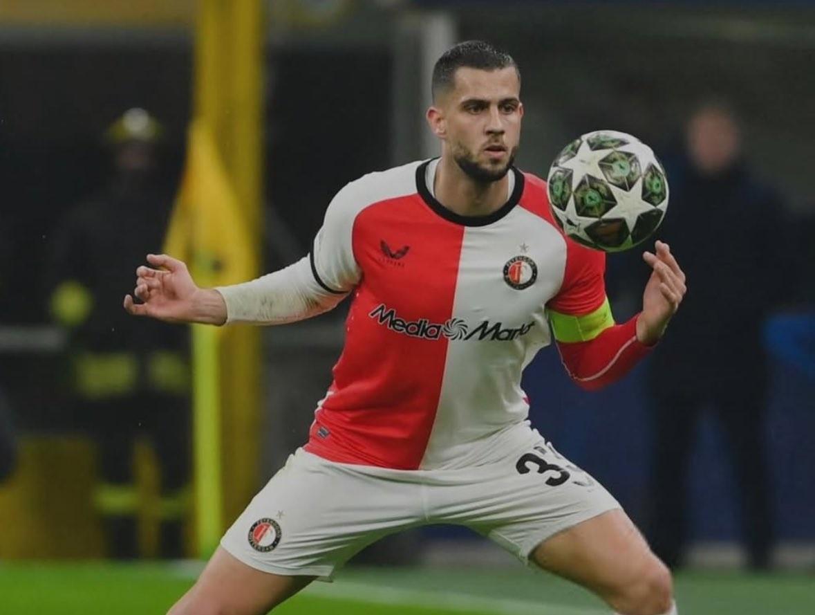 转会期费耶诺德备战欧超杯，状态回暖细节曝光，质疑声仍在，阵容厚度经受考验(费耶诺德vs阿贾克斯比分预测)