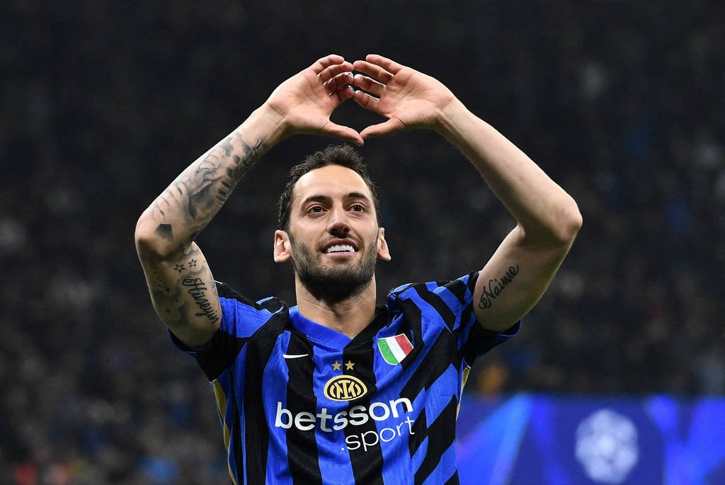 转会期费耶诺德备战欧超杯，状态回暖细节曝光，质疑声仍在，阵容厚度经受考验(费耶诺德vs阿贾克斯比分预测)