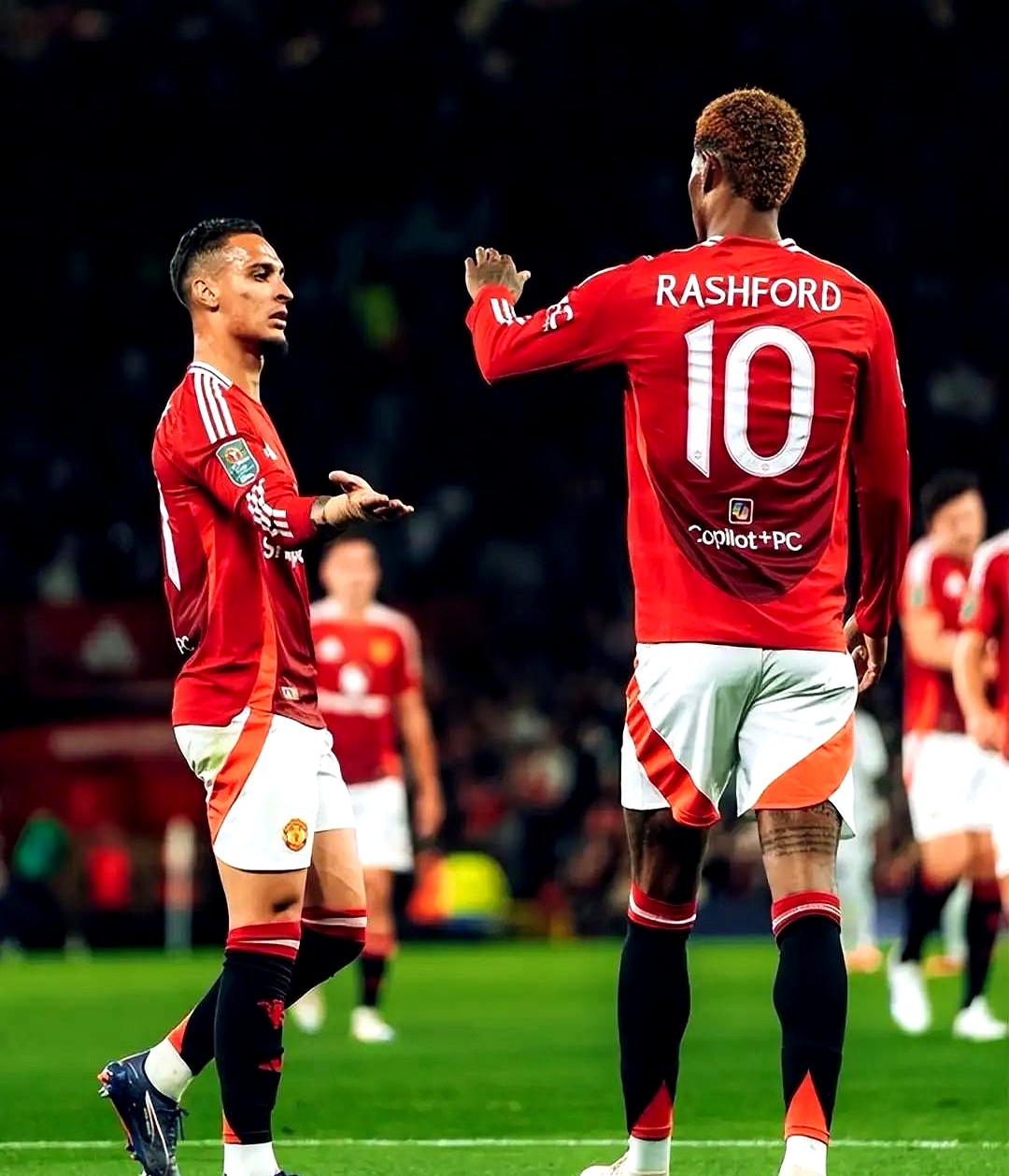 星空娱乐官网 -关于曼联发布备战花絮，赛后队长鼓劲，葡超任务艰巨，年轻球员得到机会的信息