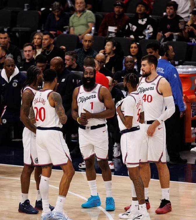 NBA总决赛赛后再迎强敌;洛杉矶快船调整名单;主帅态度——更衣室稳定;更衣室氛围转暖的简单介绍 NBA总决赛赛后再迎强敌;洛杉矶快船调整名单;主帅态度——更衣室稳定;更衣室氛围转暖的简单介绍